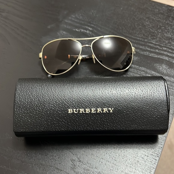 Burberry sunglasses - Picture 4 of 5